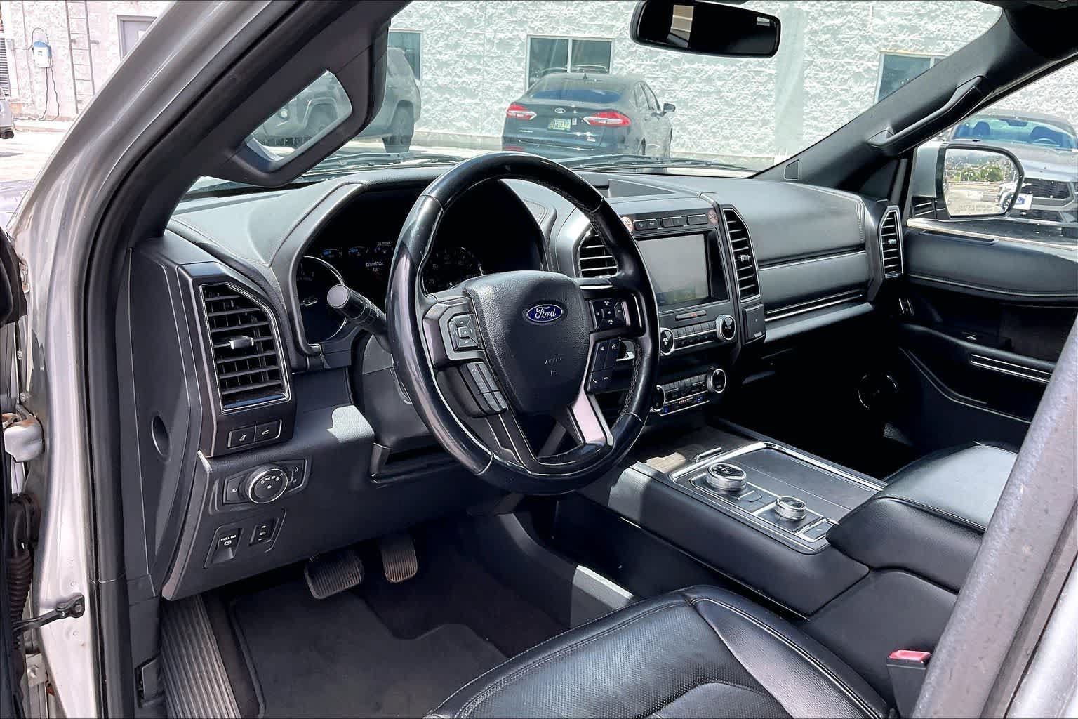 Used 2021 Ford Expedition Limited AWD/4WD image 2