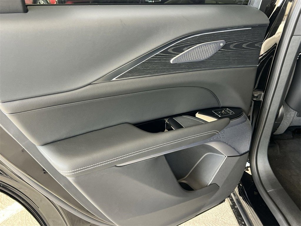 New 2026 Cadillac Lyriq V image 27