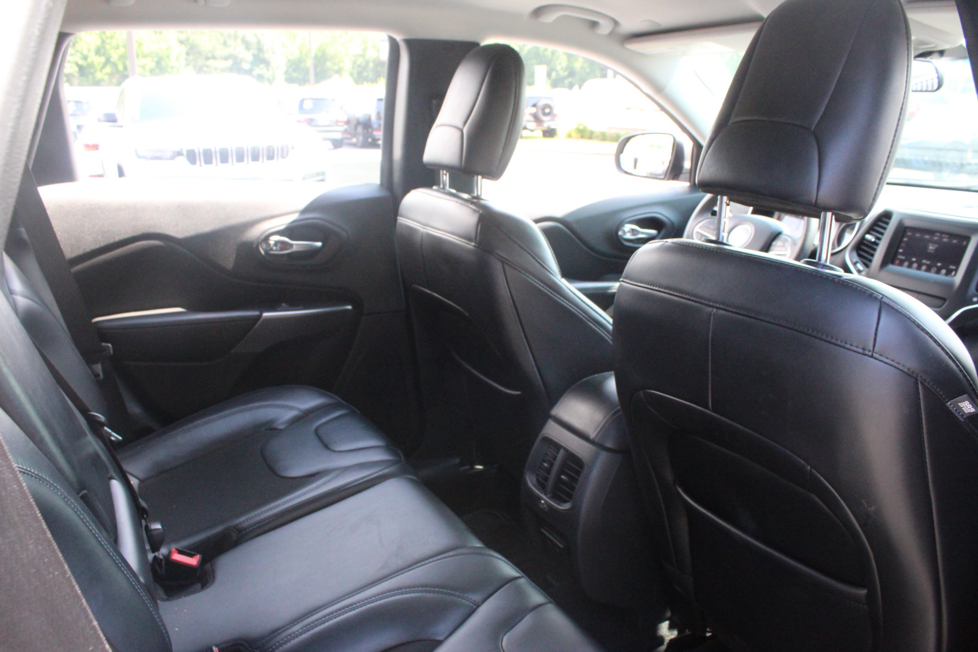 Used 2020 Jeep Cherokee Latitude Plus FWD image 28
