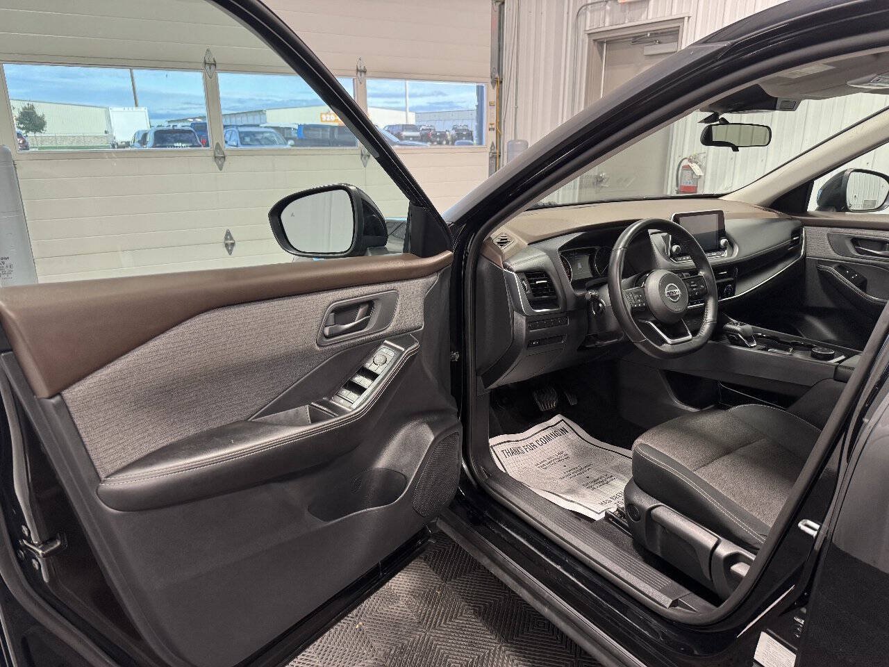 Used 2021 Nissan Rogue S AWD/4WD image 7