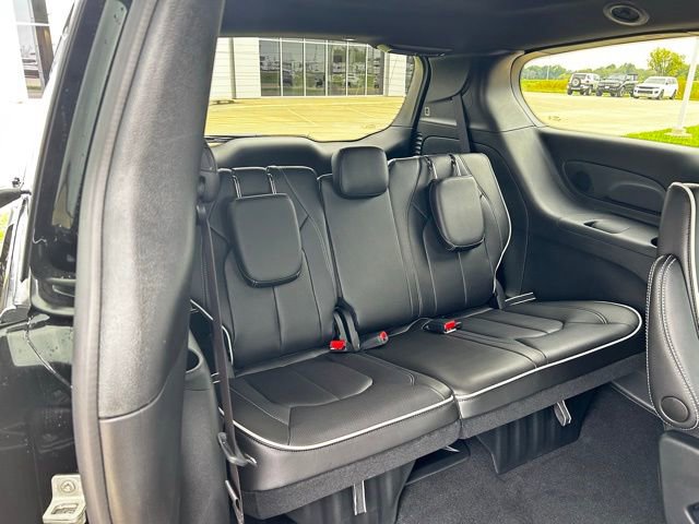 New 2026 Chrysler Pacifica Limited image 31