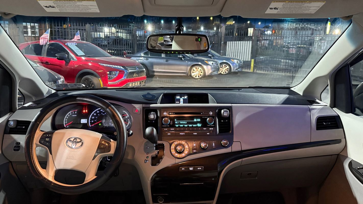 Used 2012 Toyota Sienna LE image 9