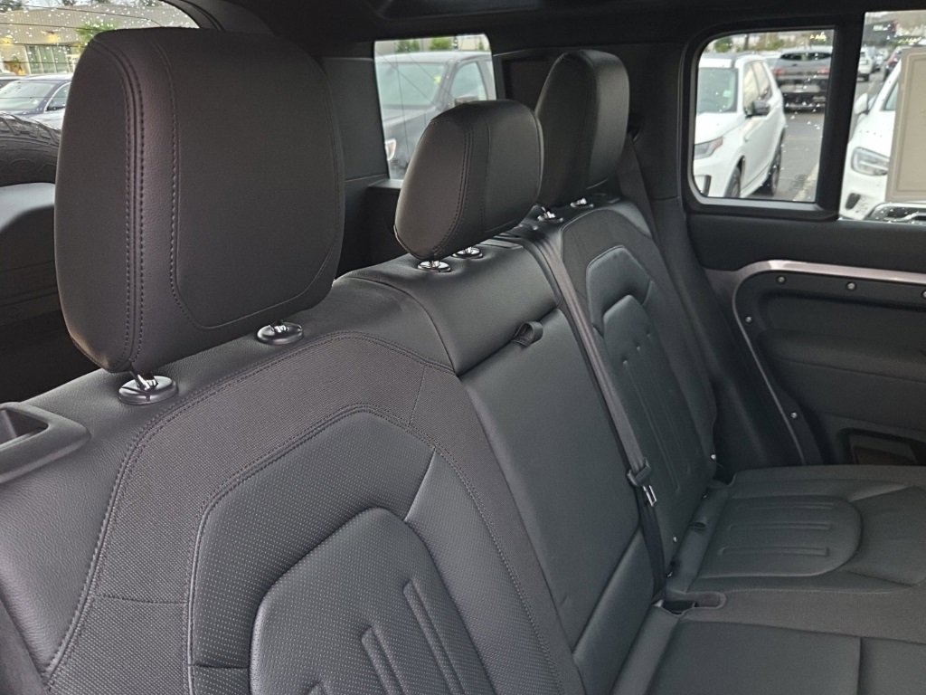 Used 2021 Land Rover Defender 110 SE image 18