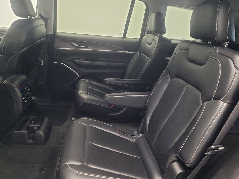Used 2022 Jeep Grand Cherokee L Limited AWD/4WD image 18