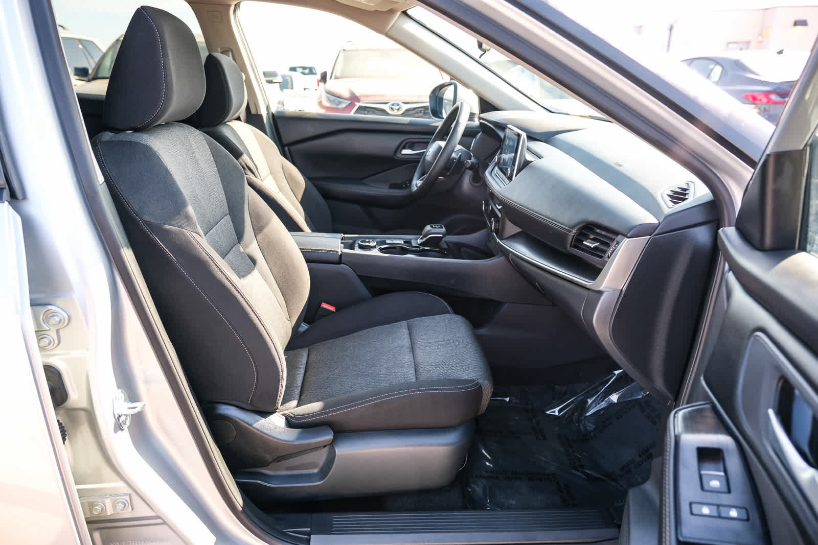 Used 2025 Nissan Rogue SV AWD/4WD image 18