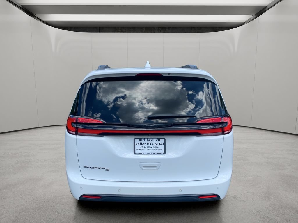 Used 2021 Chrysler Pacifica Touring w/ S Appearance Package FWD image 4