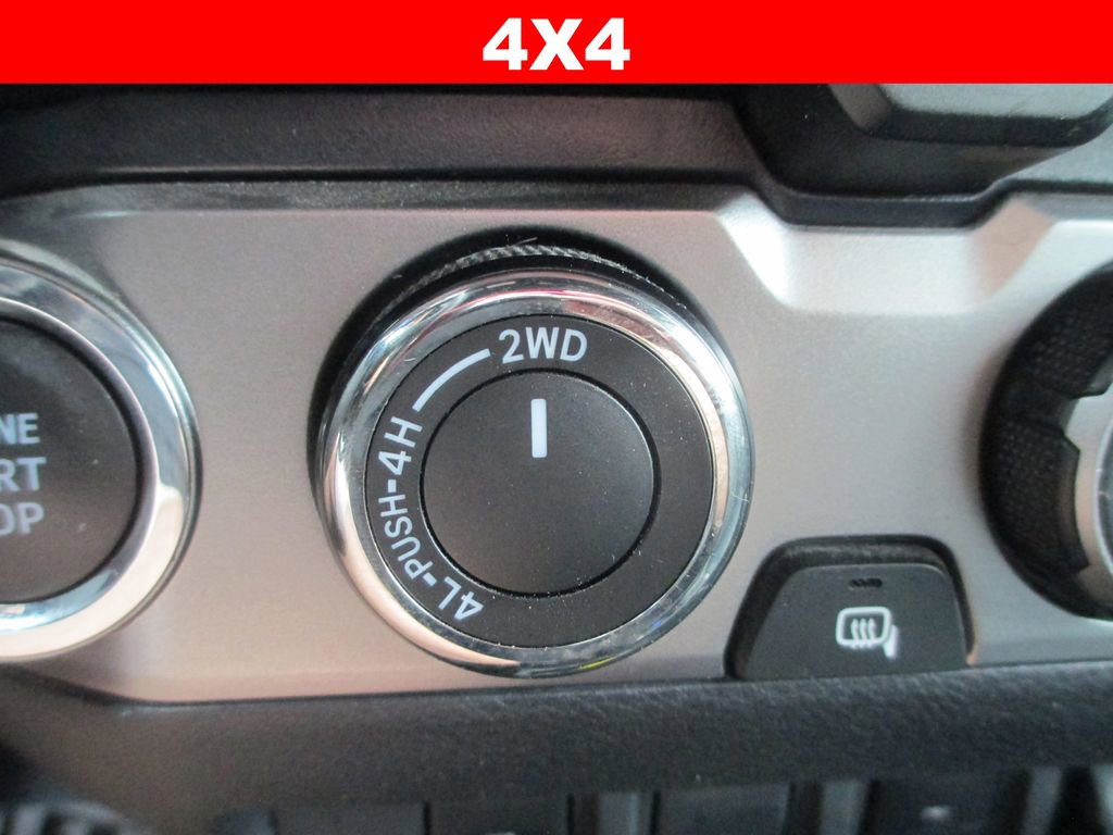 Used 2020 Toyota Tacoma Limited image 31