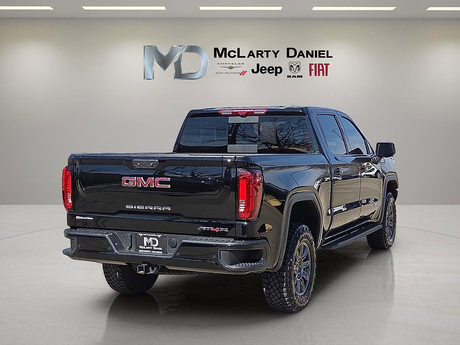 Used 2025 GMC Sierra 1500 AT4X image 5