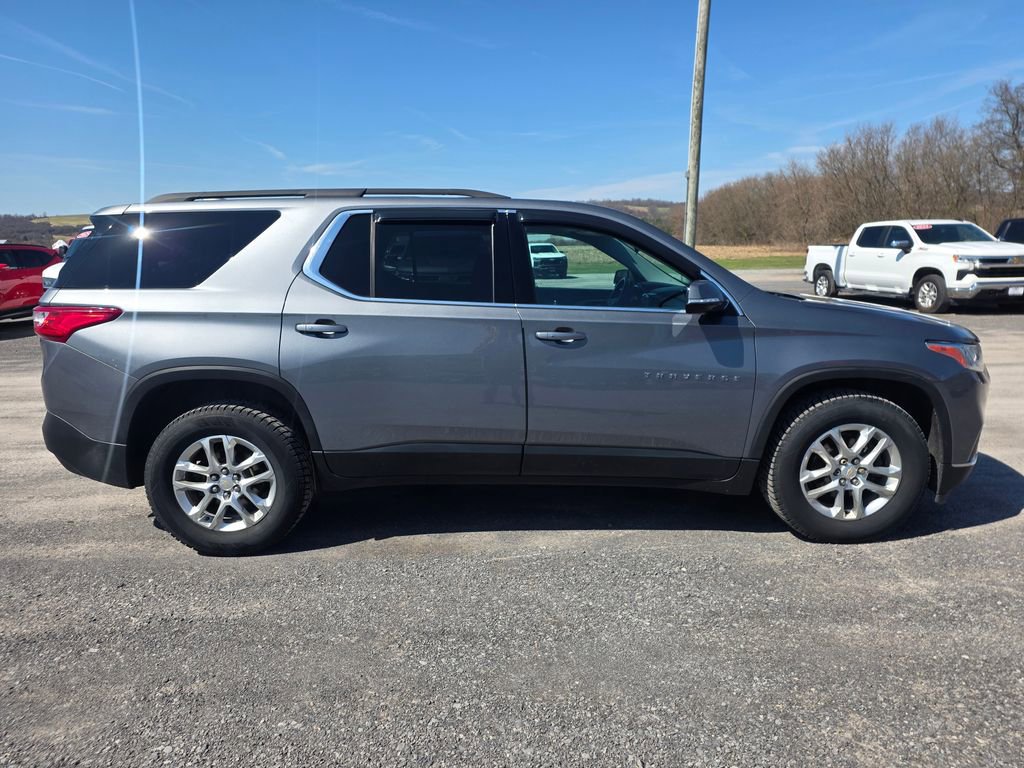 Used 2021 Chevrolet Traverse LT image 12