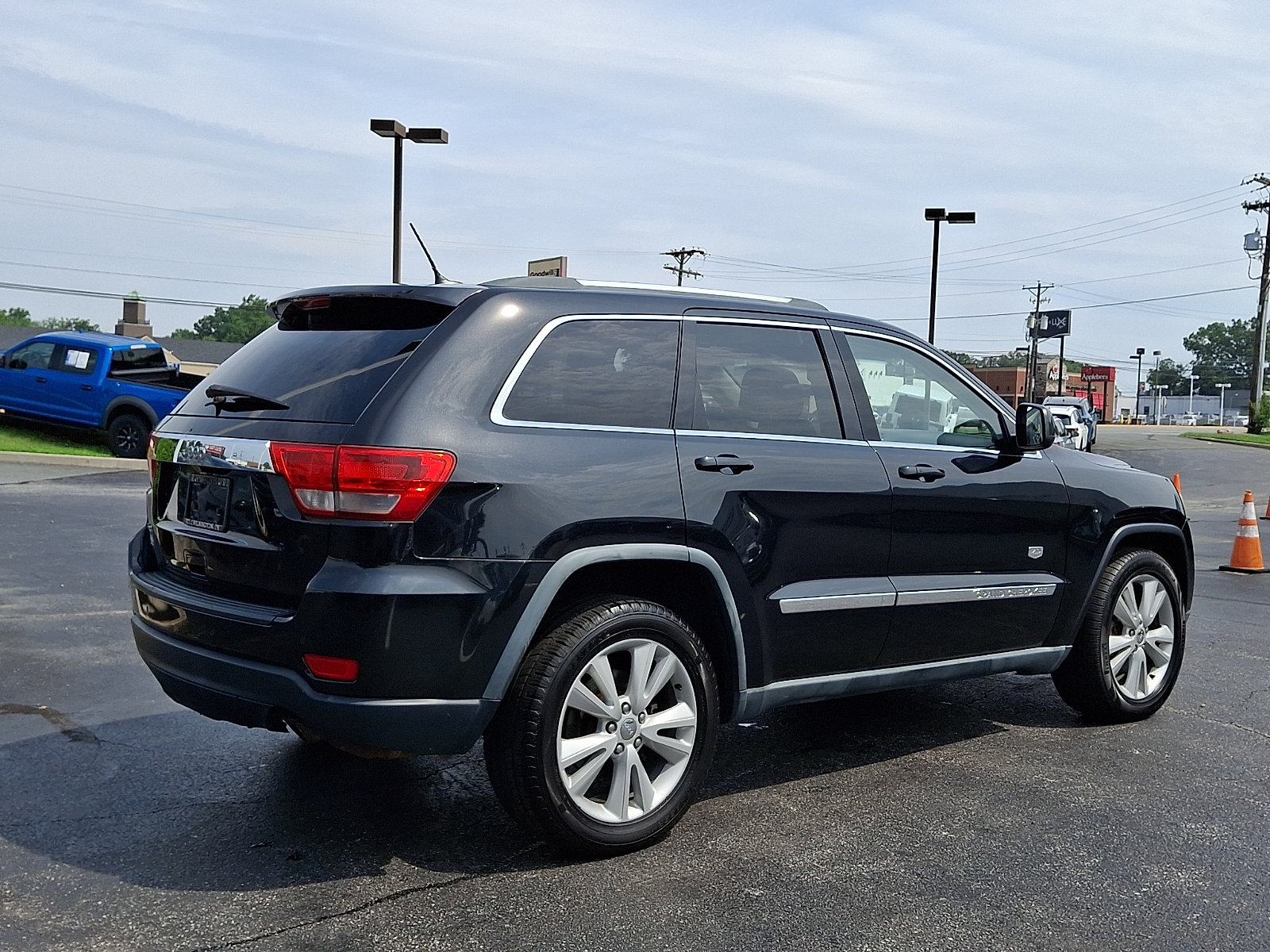Used 2011 Jeep Grand Cherokee 70th Anniversary AWD/4WD image 6