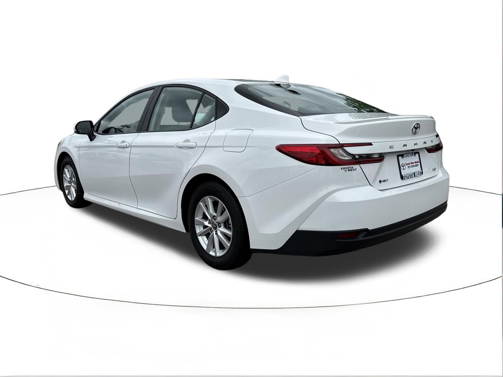 Used 2025 Toyota Camry LE w/ Convenience Package FWD image 5