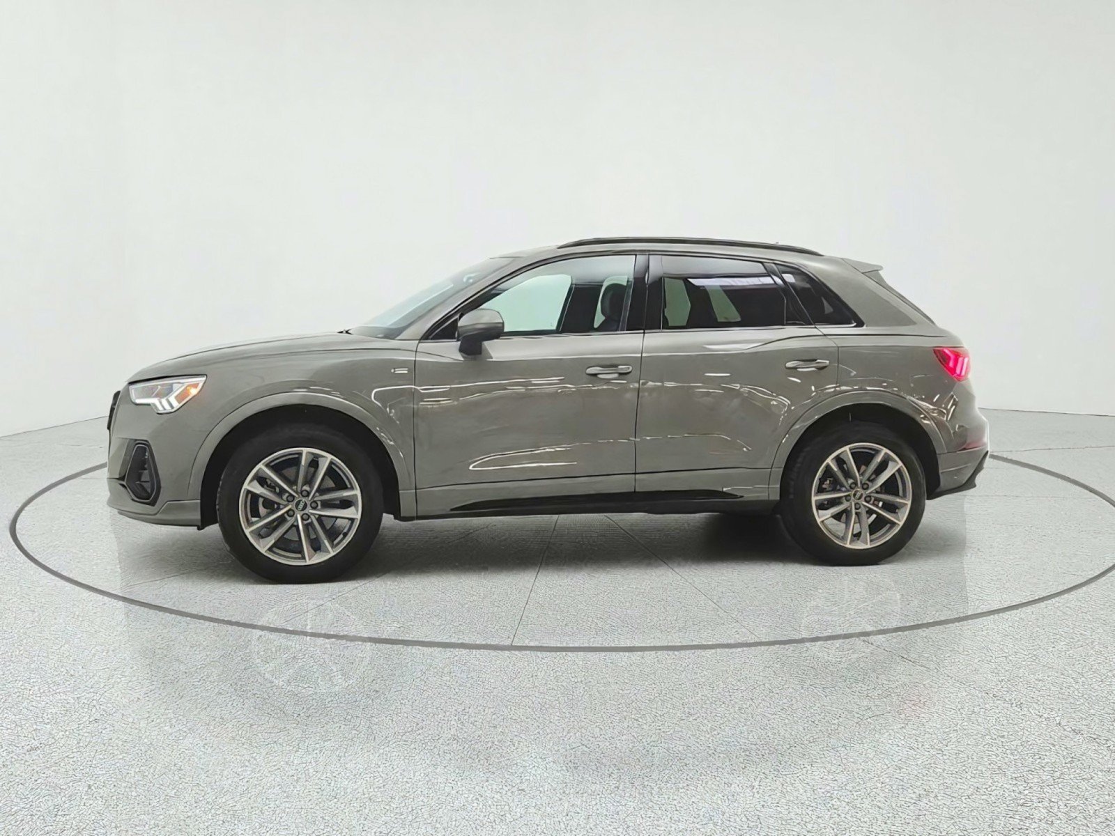 Used 2023 Audi Q3 2.0T Premium w/ Black Optic Sport Package AWD/4WD image 8