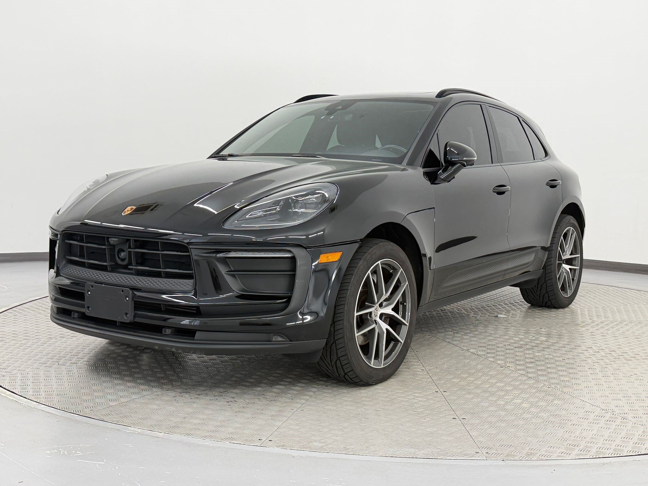 Used 2024 Porsche Macan AWD/4WD image 1