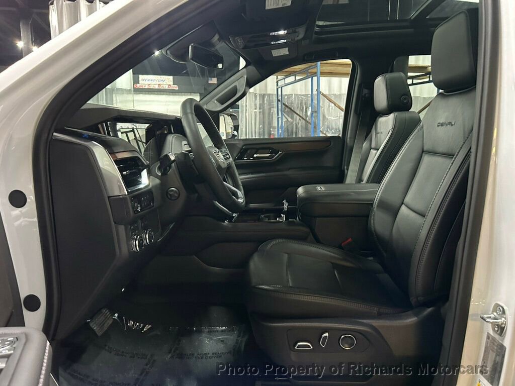 Used 2025 GMC Yukon Denali w/ Sun & Power Step Package AWD/4WD image 16