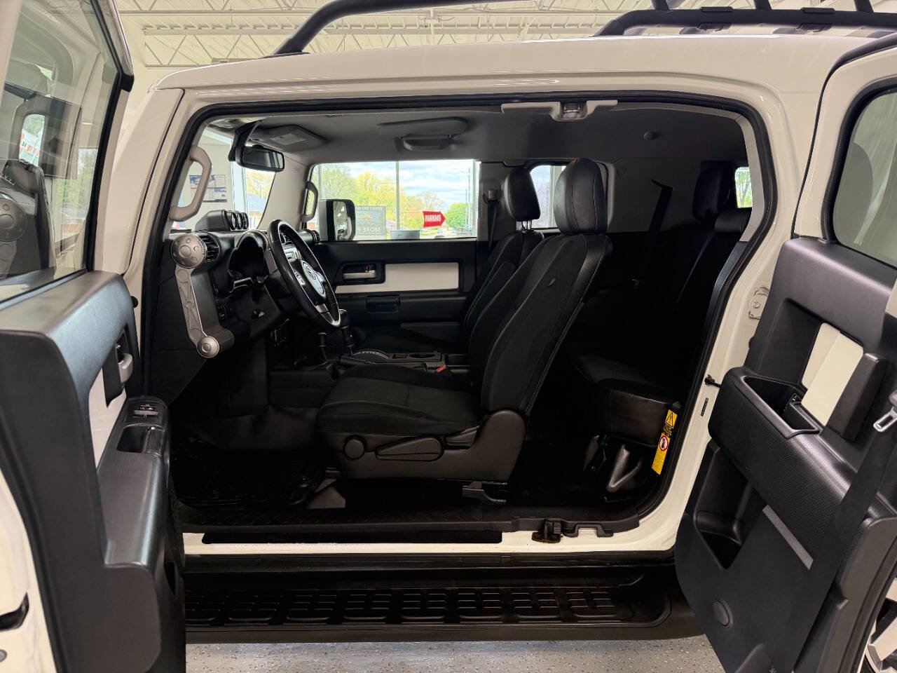 Used 2014 Toyota FJ Cruiser 4WD w/ Upgrade Package image 15