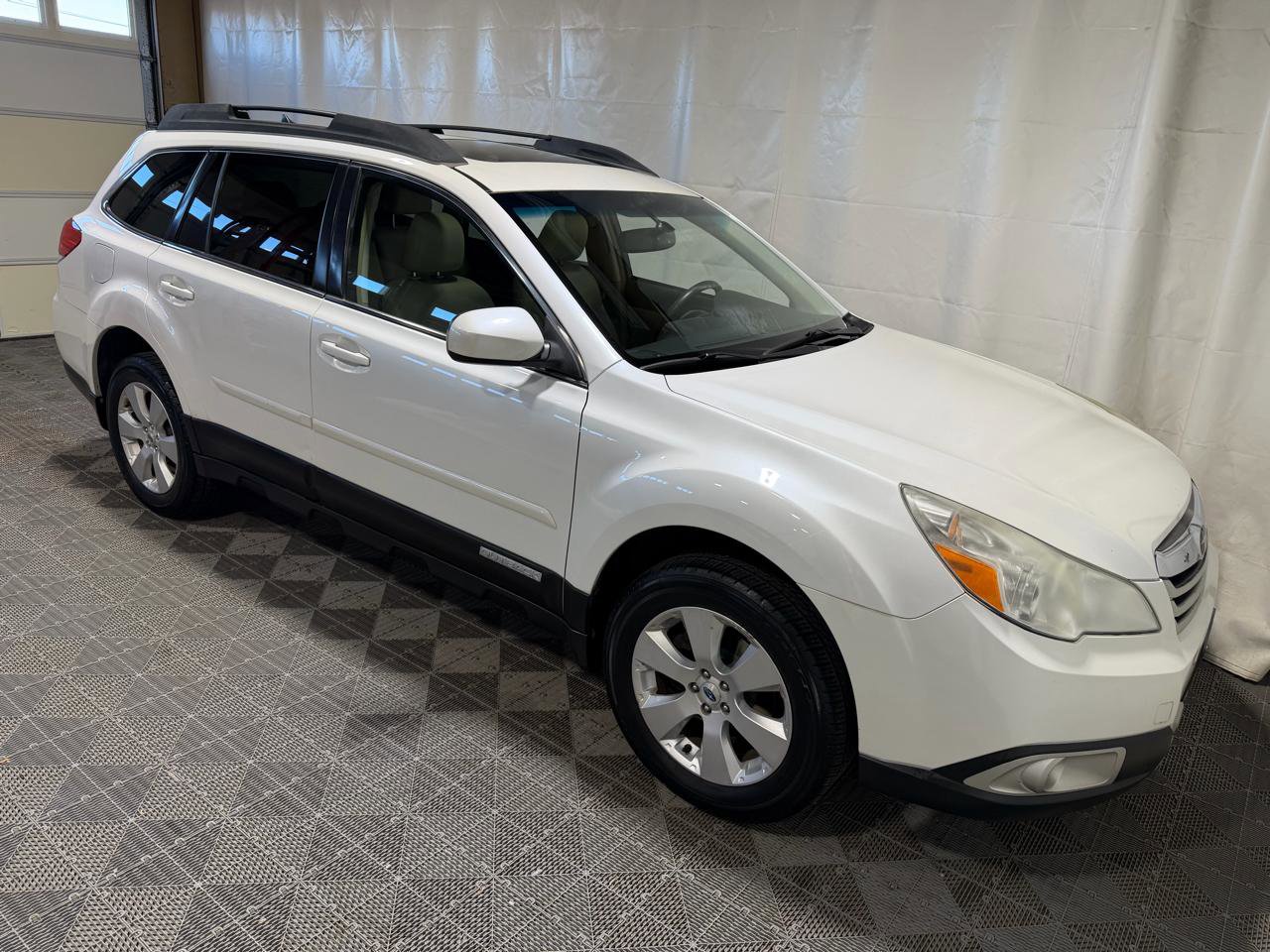 Used 2012 Subaru Outback 2.5i Limited w/ Moonroof Pkg image 10