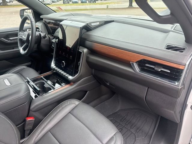 Used 2025 GMC Yukon XL Denali w/ Sun & Power Step Package AWD/4WD image 16