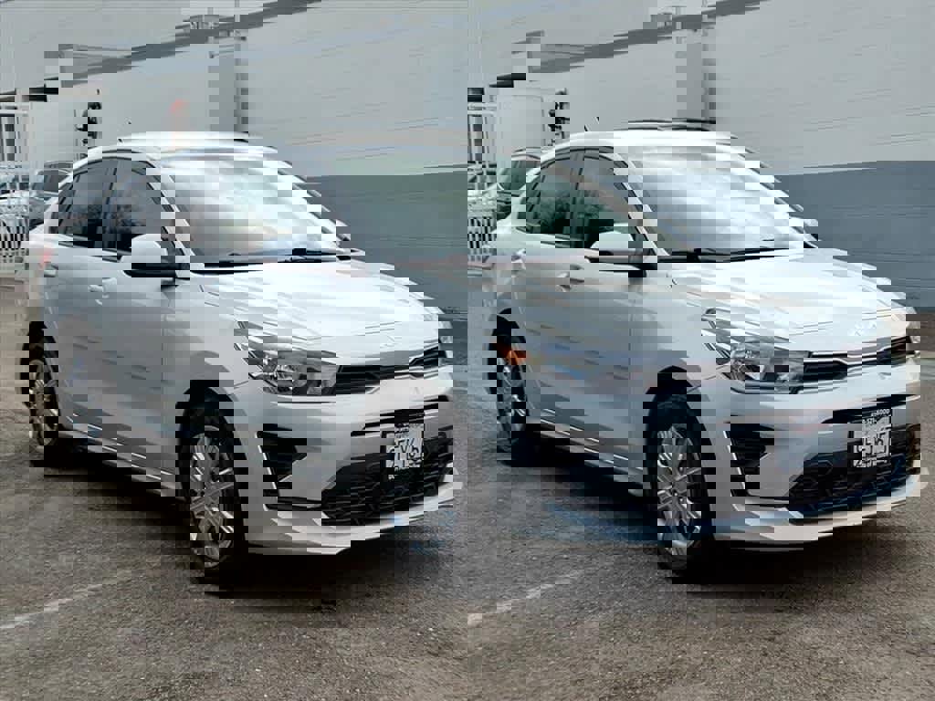 Used 2023 Kia Rio LX image 3