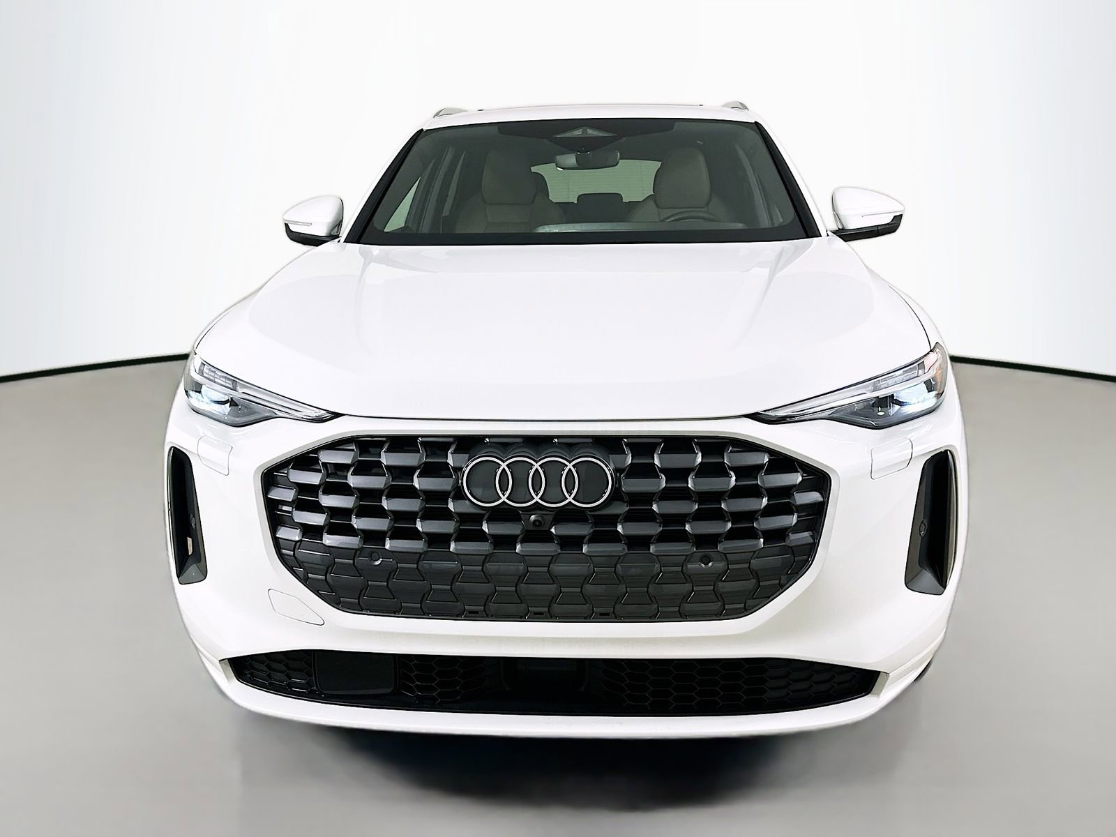 Used 2025 Audi Q5 Premium Plus w/ Premium Plus AWD/4WD image 2