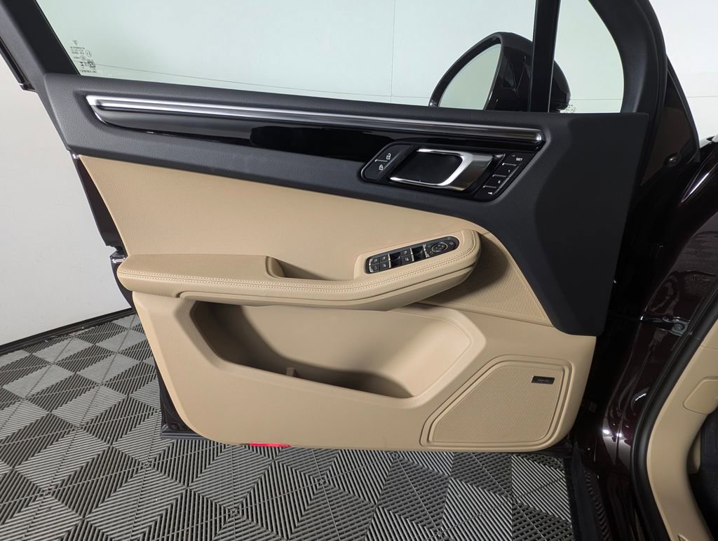 New 2026 Porsche Macan image 25