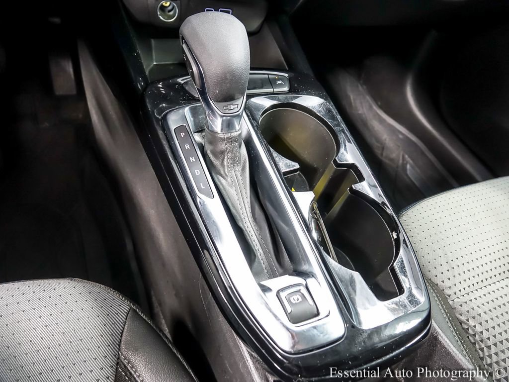 Used 2025 Chevrolet Trax LT w/ Driver Confidence Package FWD image 17