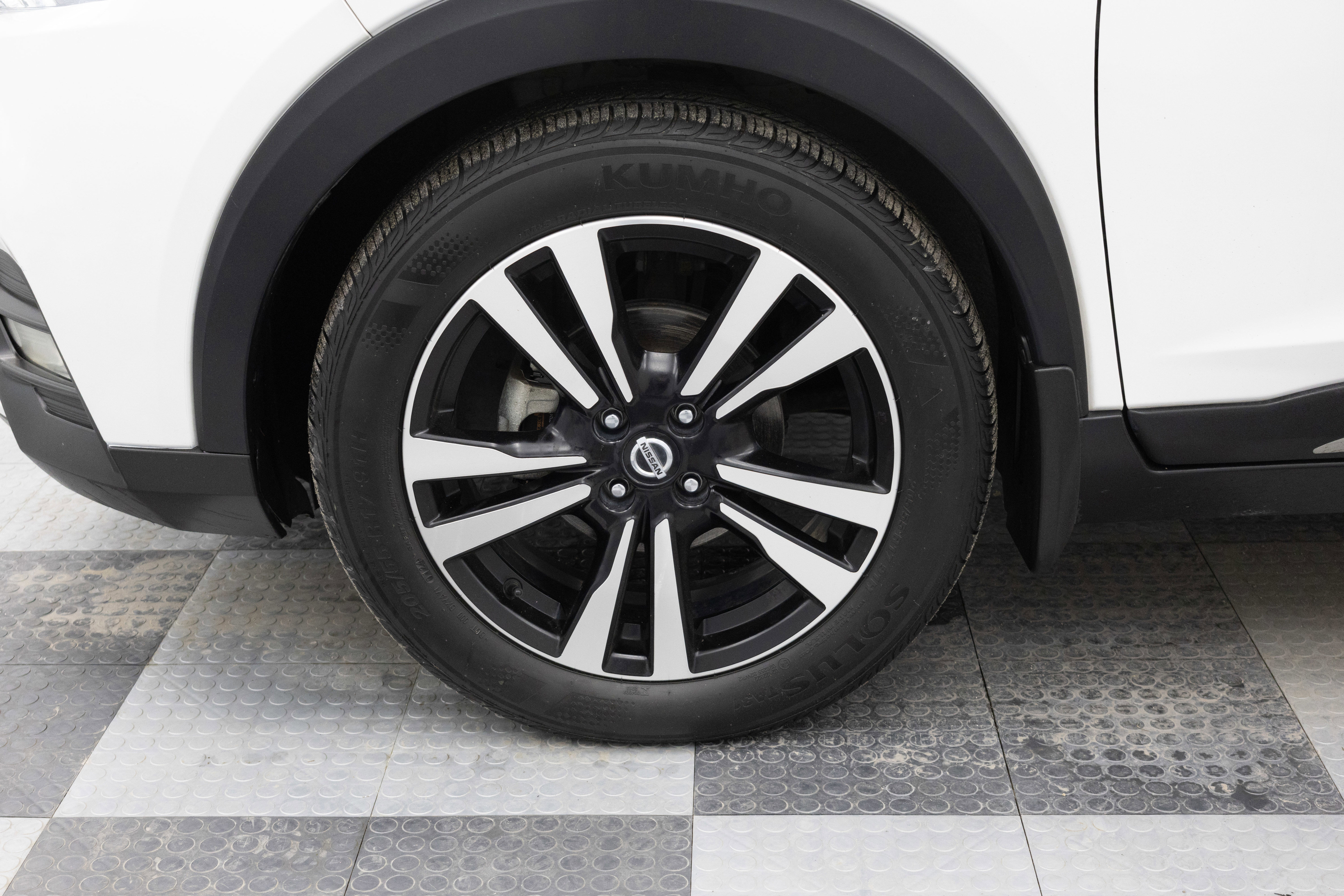 Used 2020 Nissan Kicks SR w/ SR Premium Package image 15