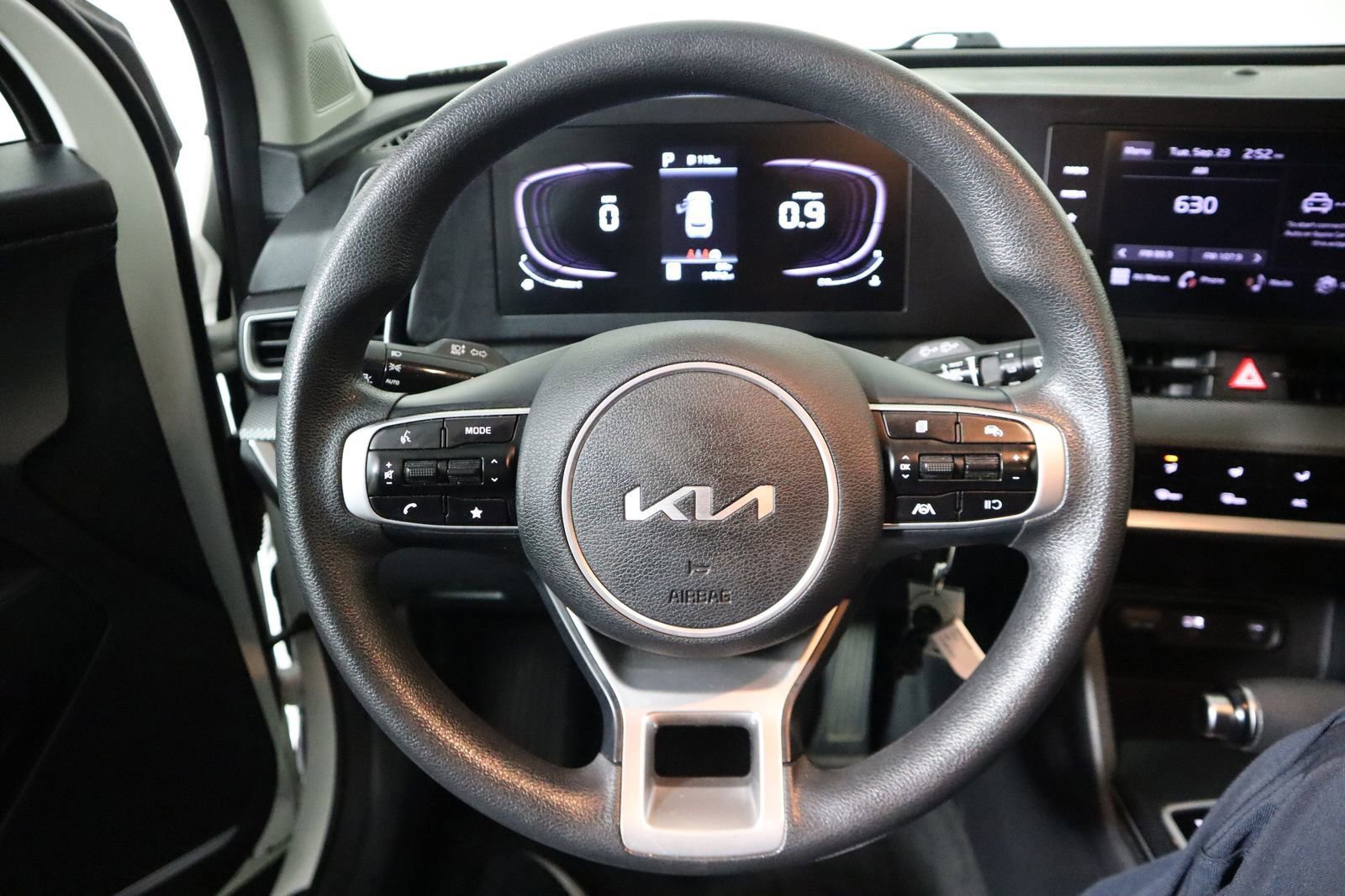 Used 2023 Kia Sportage LX image 39