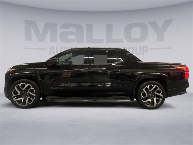 Used 2024 Chevrolet Silverado EV RST image 2