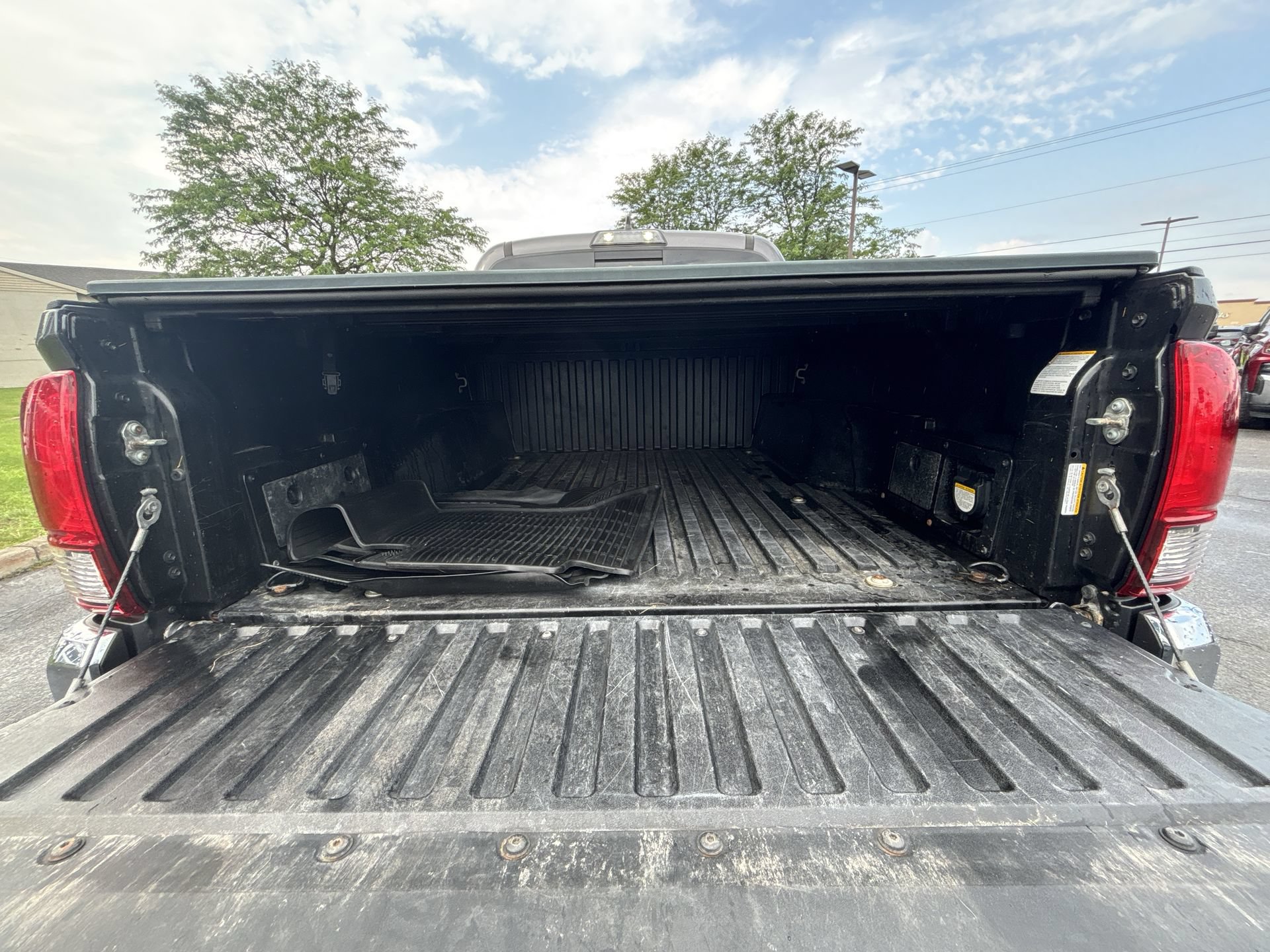 Used 2018 Toyota Tacoma TRD Off-Road AWD/4WD image 25