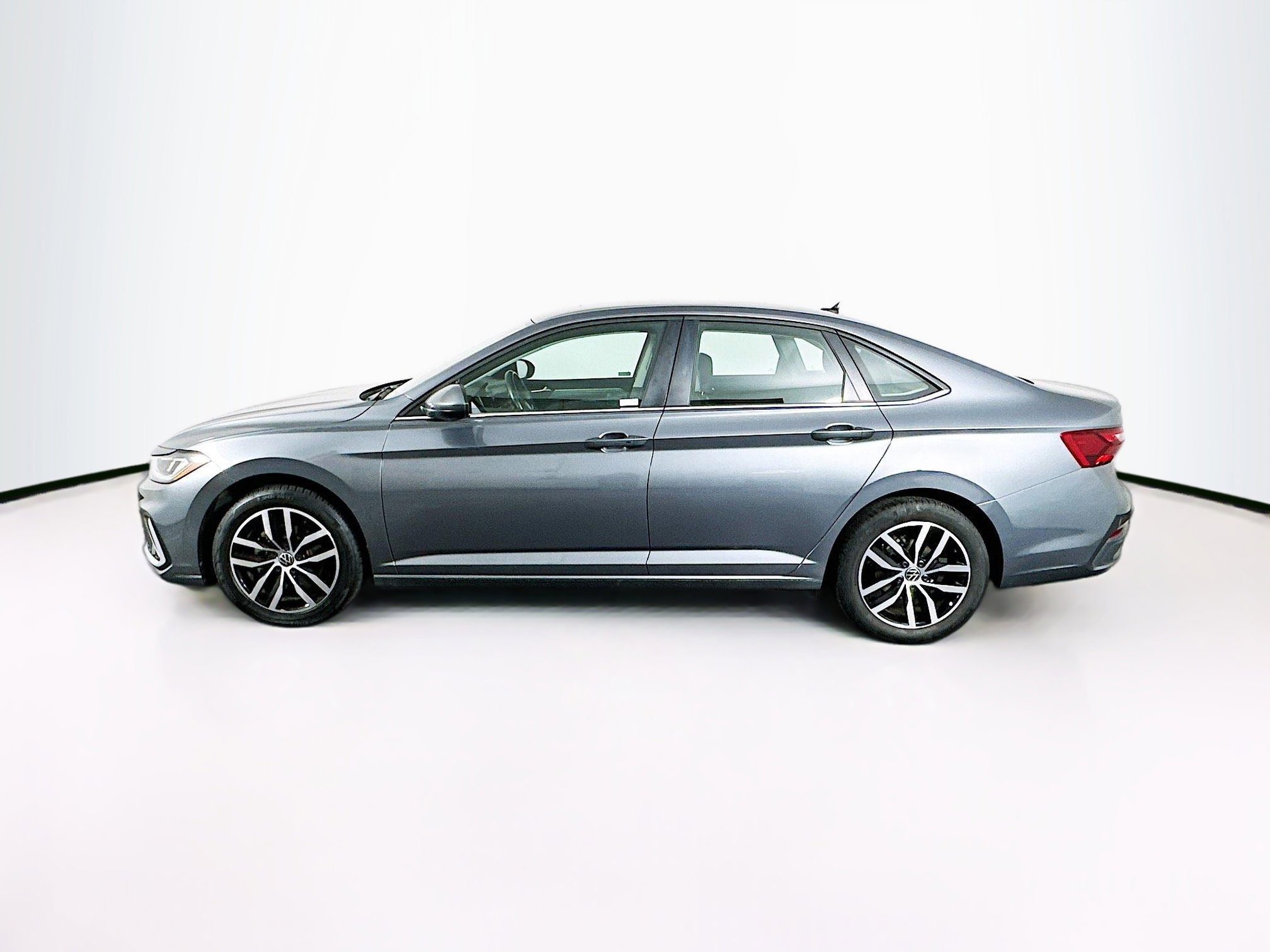 Used 2025 Volkswagen Jetta SE FWD image 4