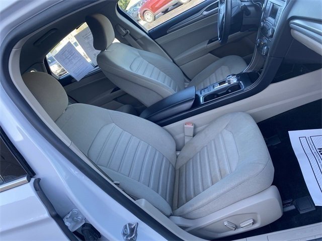 Used 2018 Ford Fusion SE image 25
