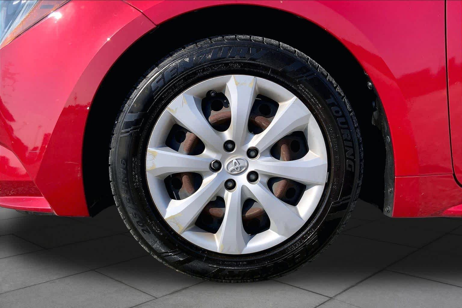 Used 2020 Toyota Corolla LE FWD image 11