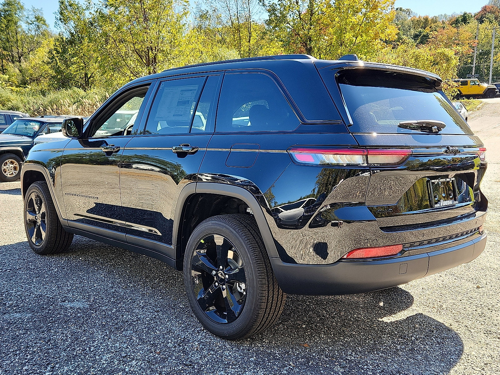 New 2025 Jeep Grand Cherokee Altitude image 3