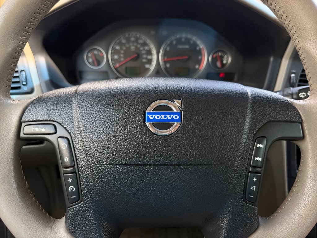 Used 2004 Volvo XC70 AWD/4WD image 24