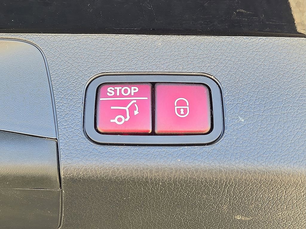 Used 2025 Mercedes-Benz GLB 250 image 14