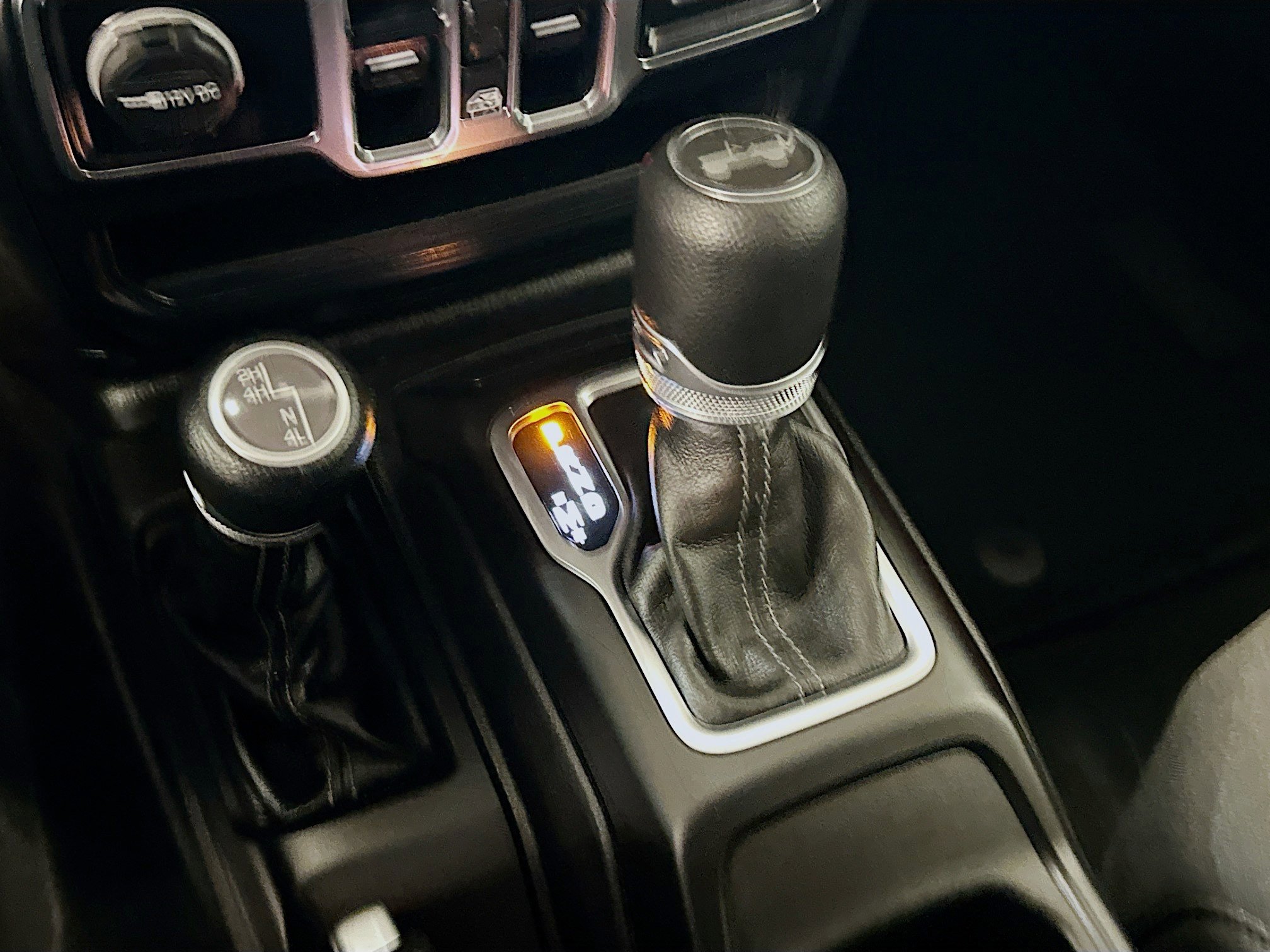 Used 2025 Jeep Wrangler Sahara image 24