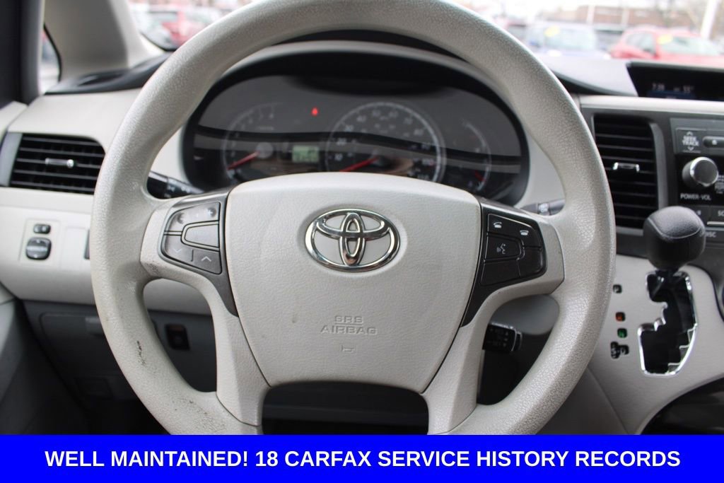 Used 2014 Toyota Sienna LE image 29