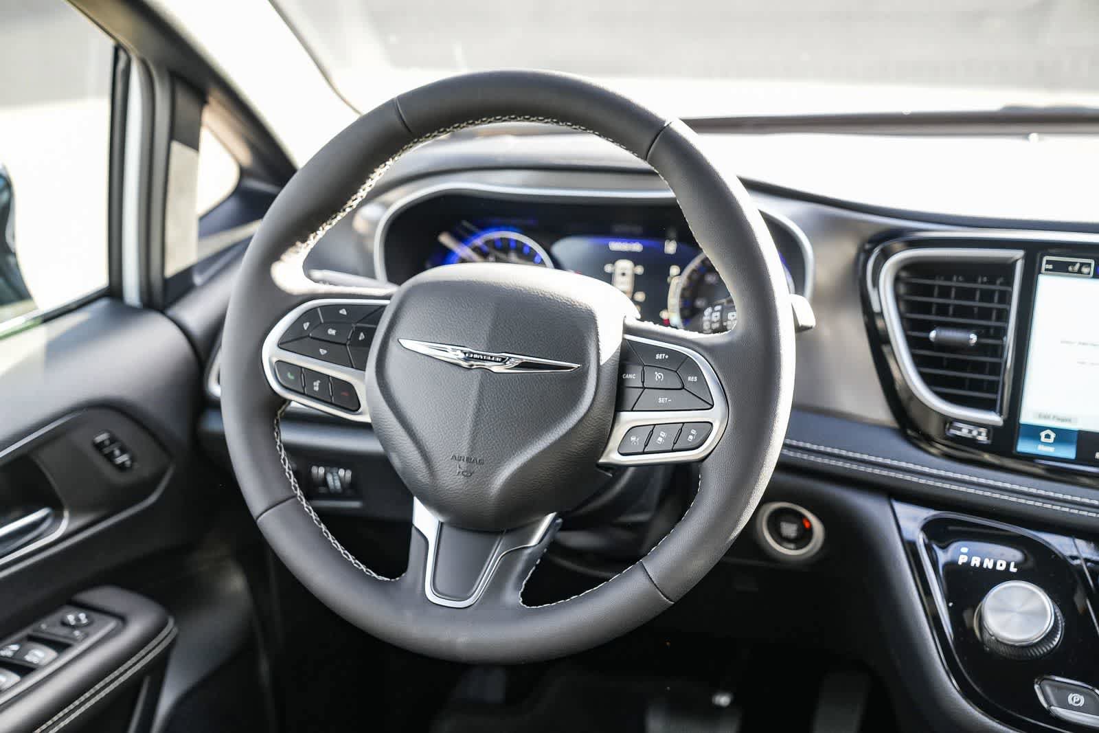 New 2026 Chrysler Pacifica Select FWD image 16