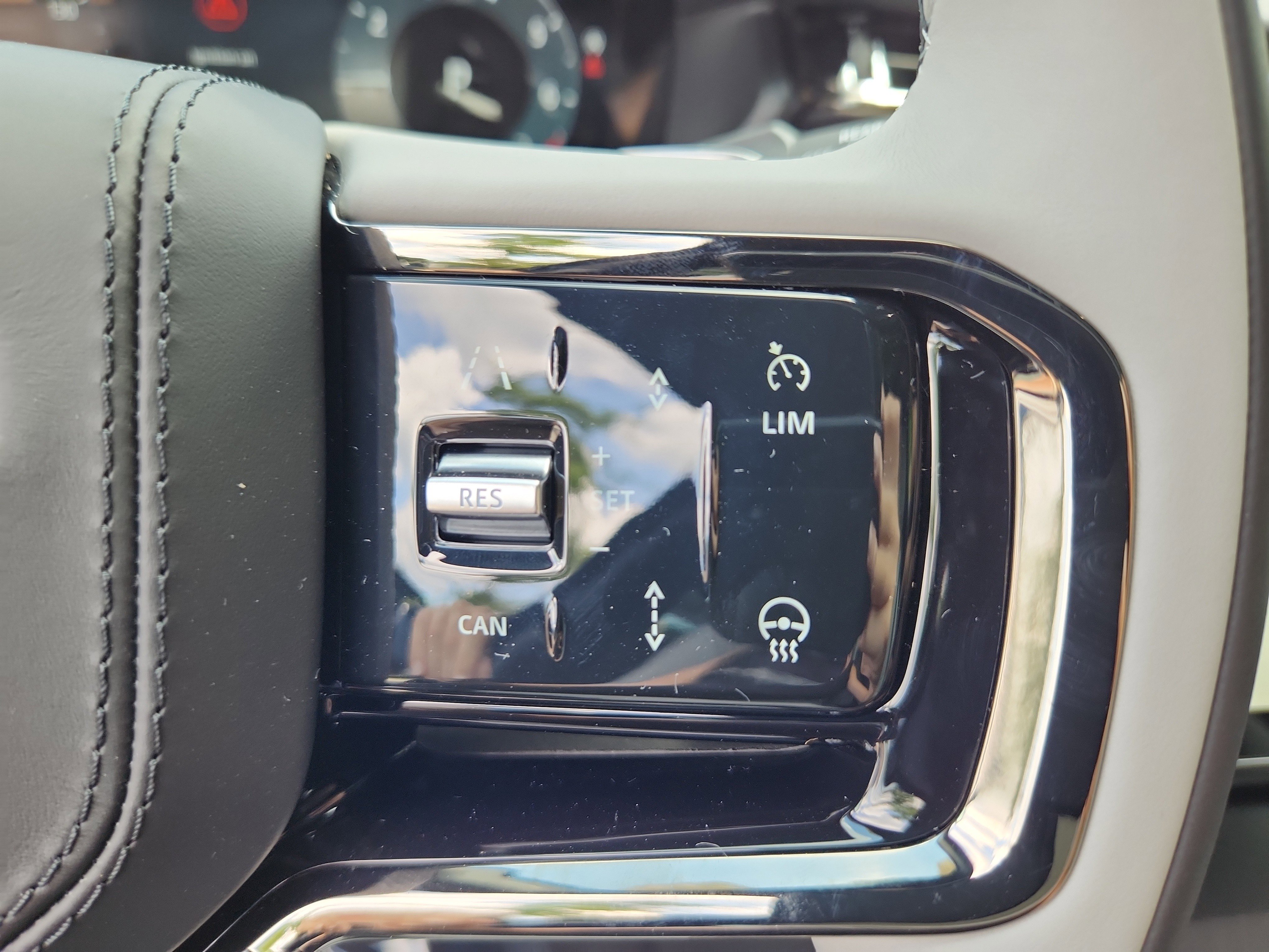 New 2026 Land Rover Range Rover Velar Dynamic SE image 20