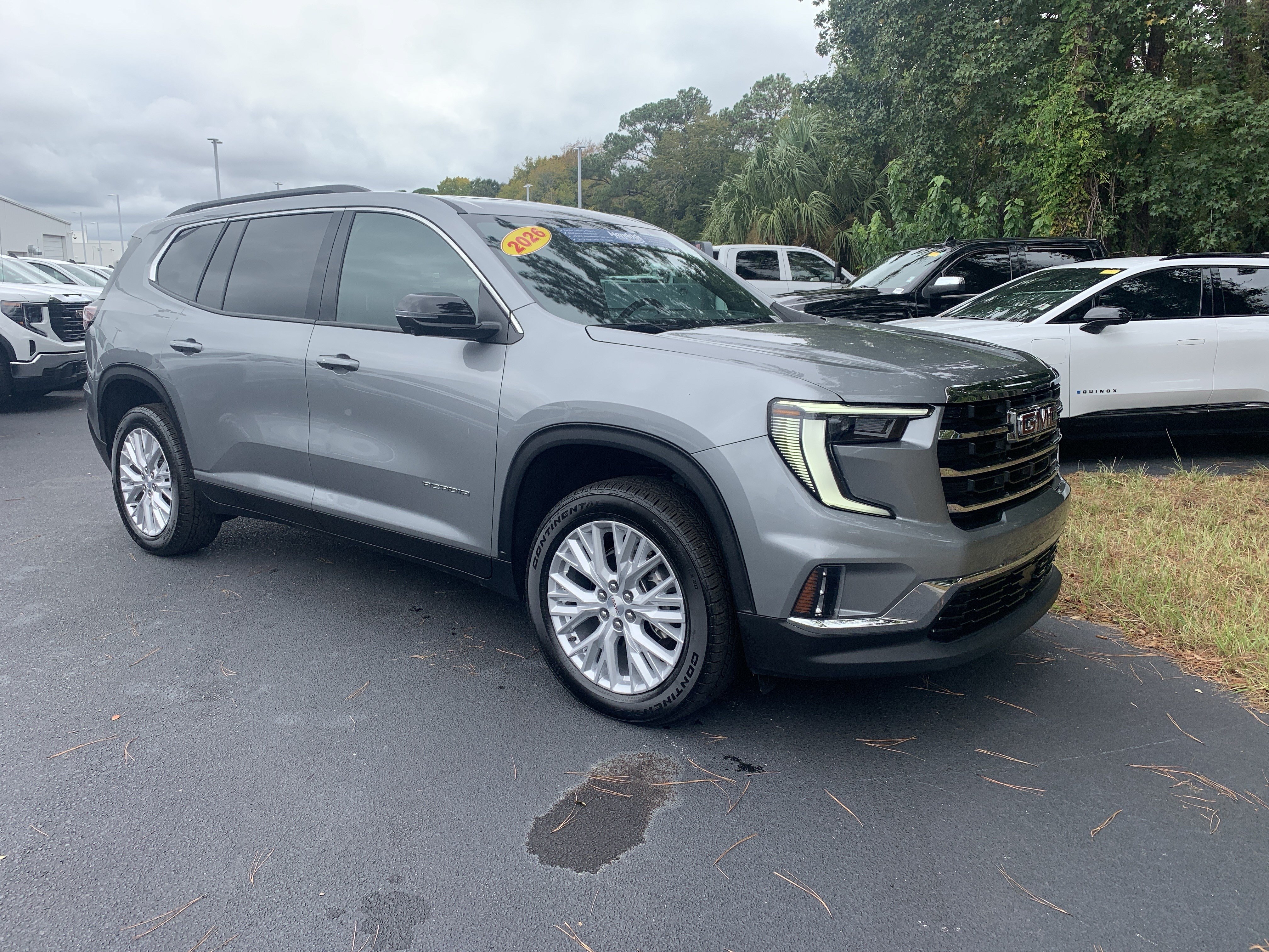 Used 2026 GMC Acadia Elevation w/ Elevation Premium Package FWD image 2