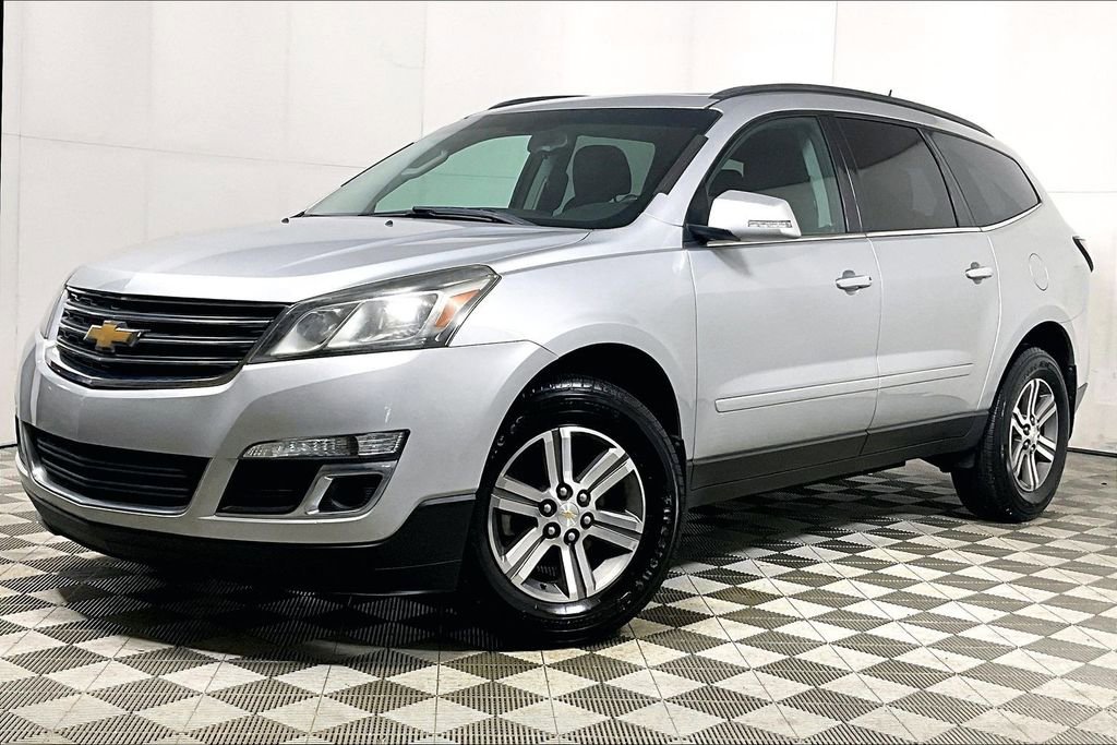 Used 2017 Chevrolet Traverse LT image 2