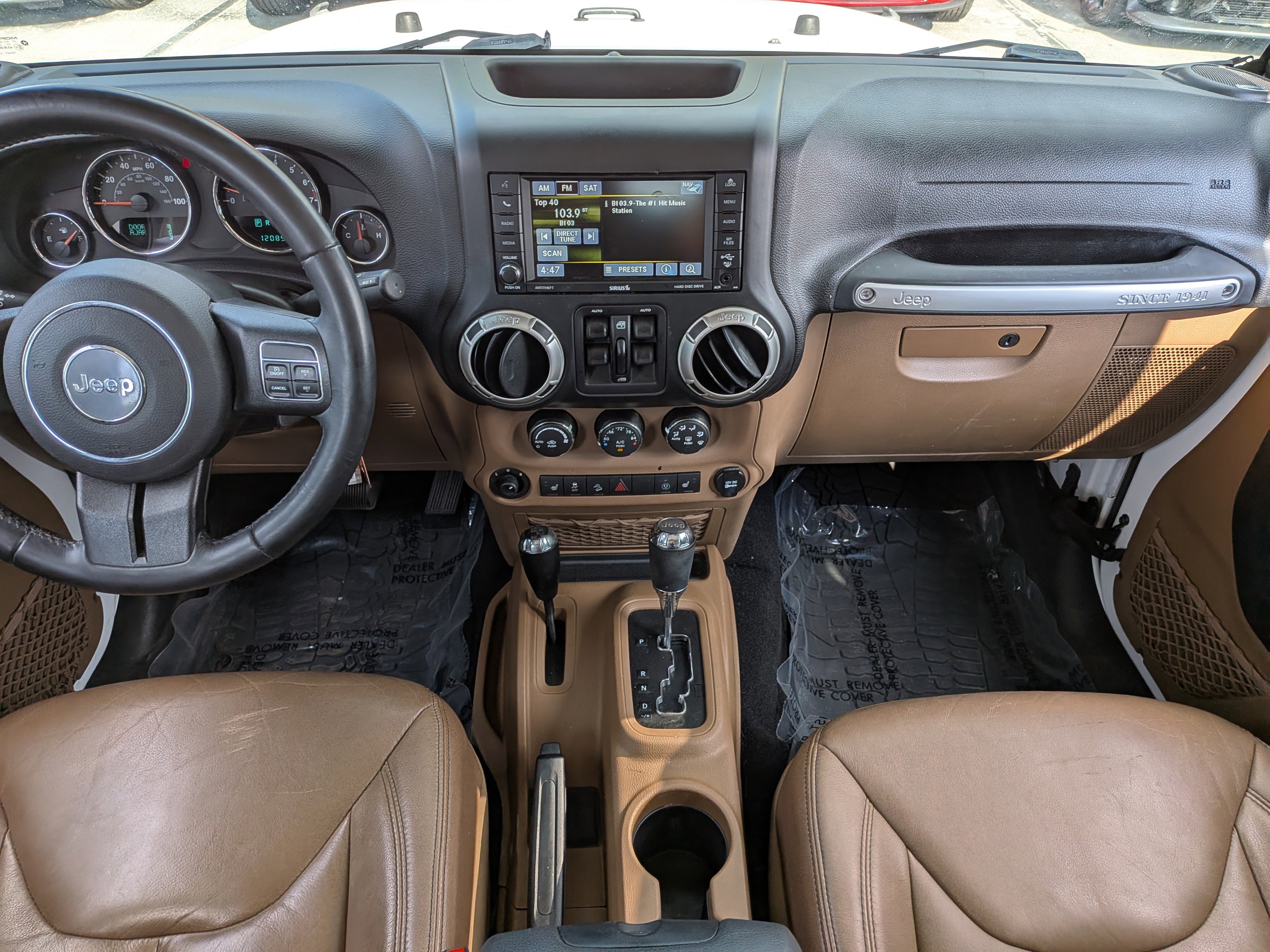 Used 2017 Jeep Wrangler Unlimited Sahara w/ Connectivity Group image 17