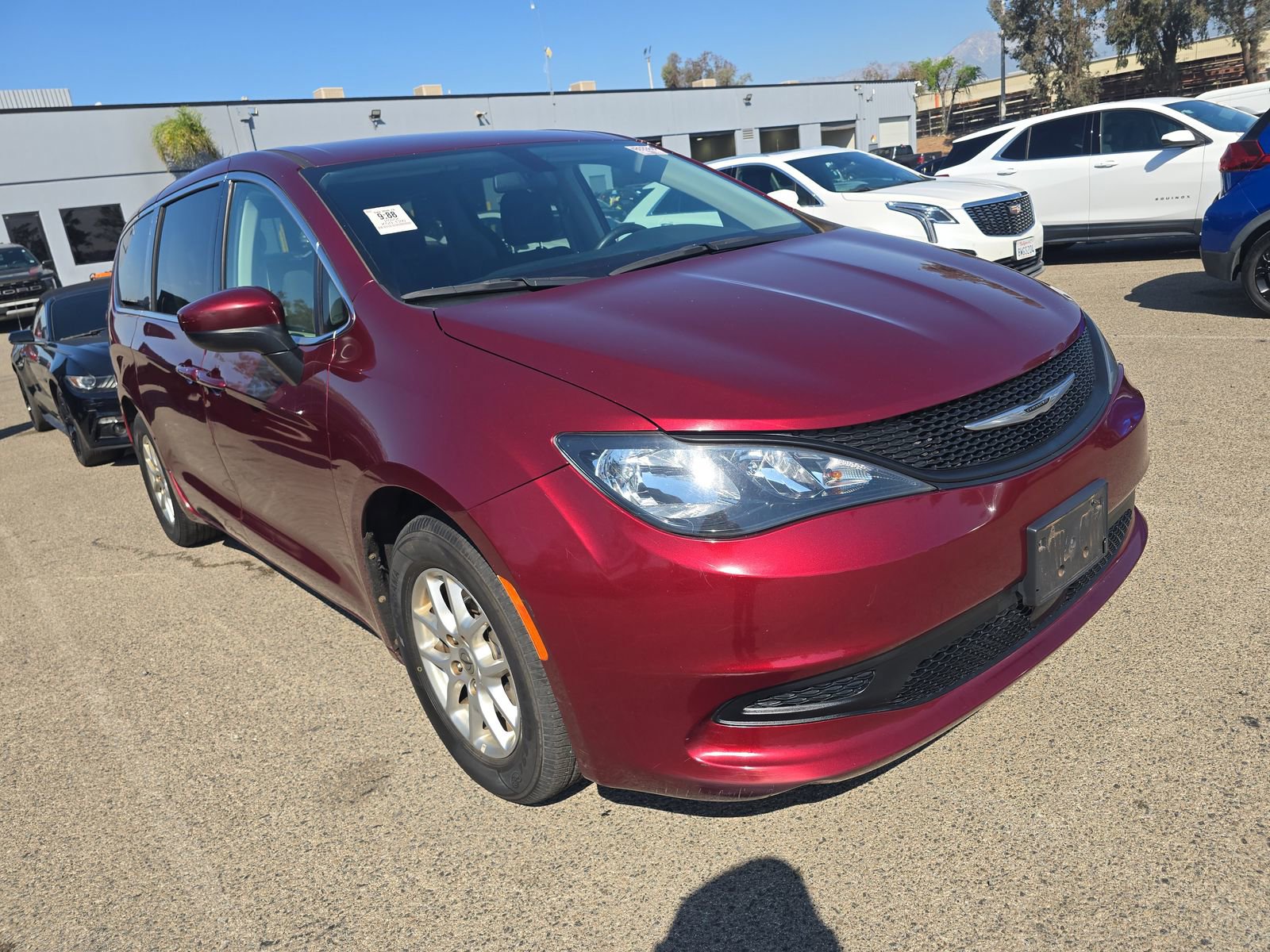 Used 2022 Chrysler Voyager LX image 4