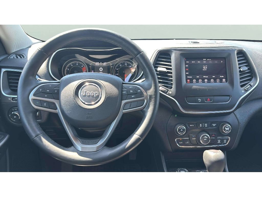 Used 2019 Jeep Cherokee Latitude Plus w/ Cold Weather Group AWD/4WD image 12