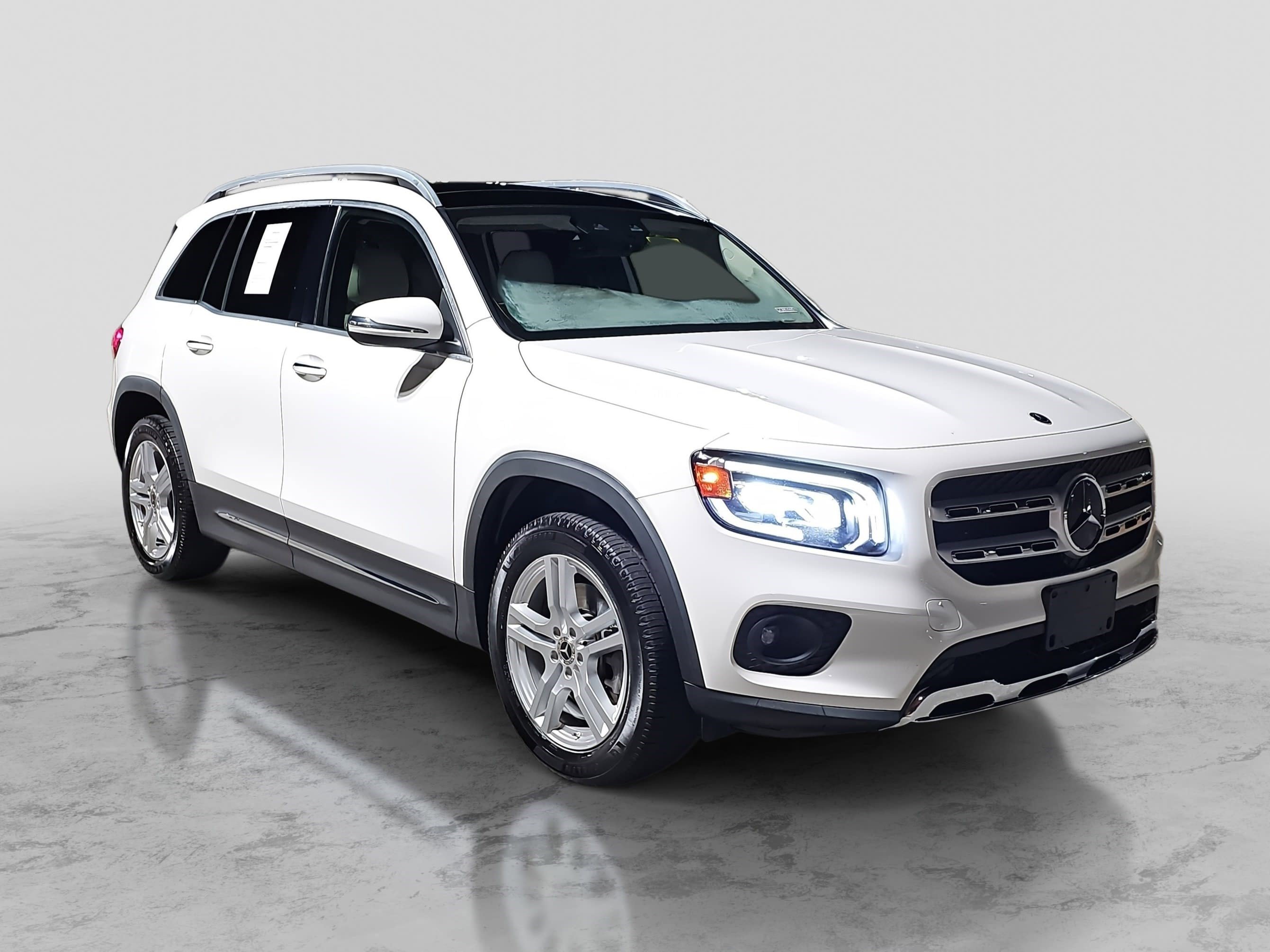Used 2021 Mercedes-Benz GLB 250 4MATIC image 3