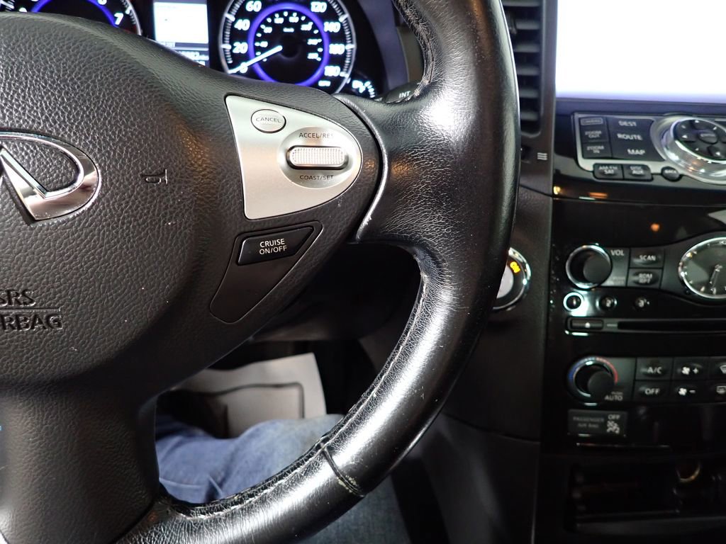 Used 2017 INFINITI QX70 AWD w/ Premium Package image 27