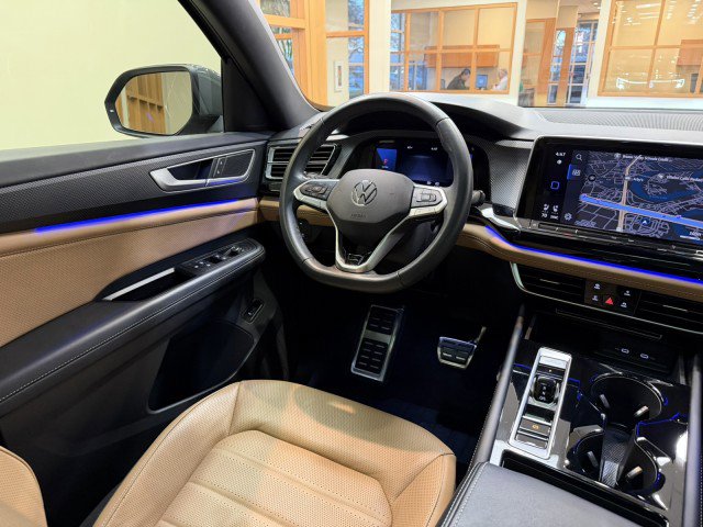 Used 2024 Volkswagen Atlas Cross Sport SEL R-Line image 7