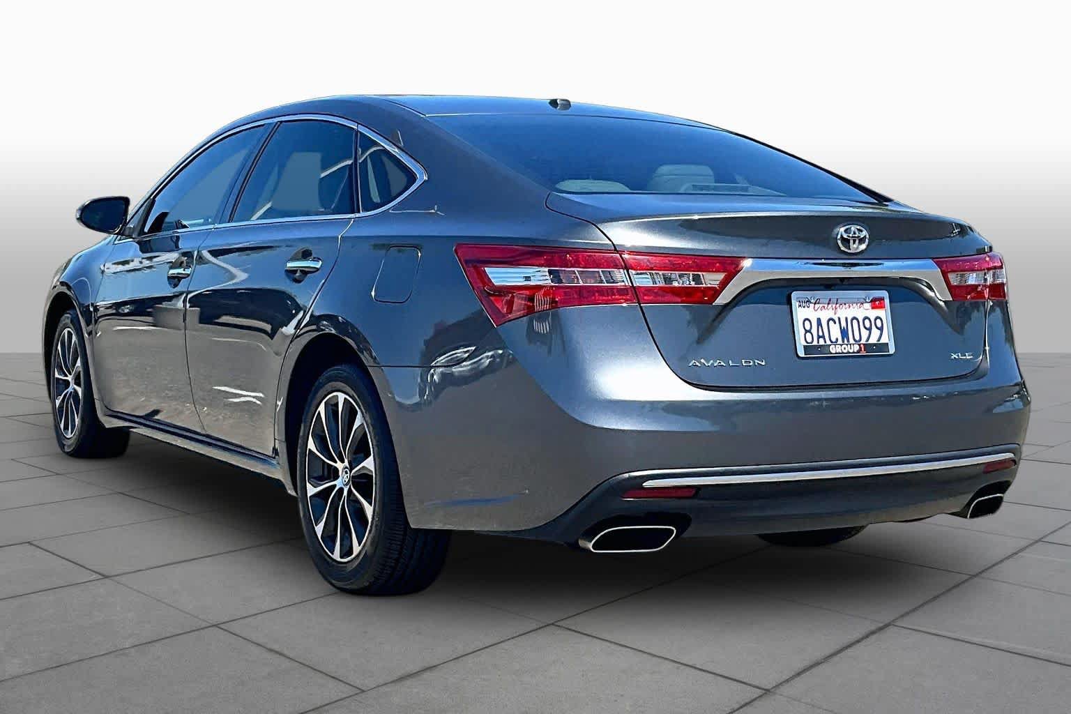 Used 2017 Toyota Avalon XLE w/ All Weather Liner Package FWD image 11
