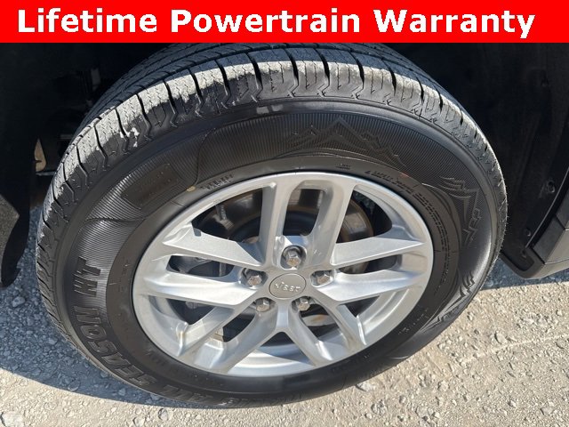 Used 2023 Jeep Grand Cherokee L Laredo image 26