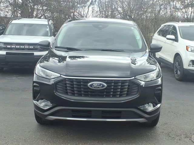 Certified 2025 Ford Escape Active w/ Cold Weather Package image 2